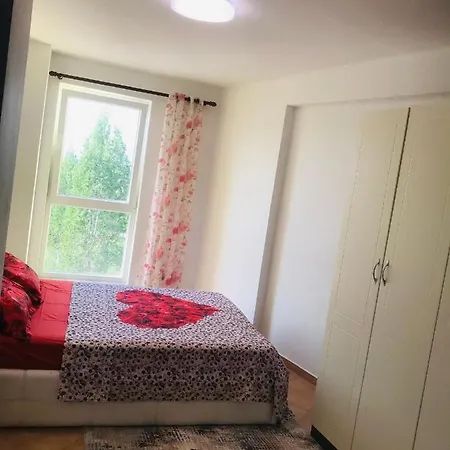 Old Train Station شقة تيرانا