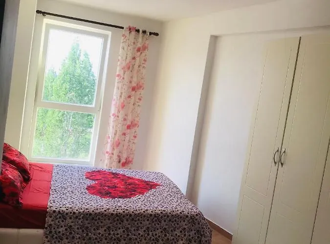 Old Train Station Apartman Tirana